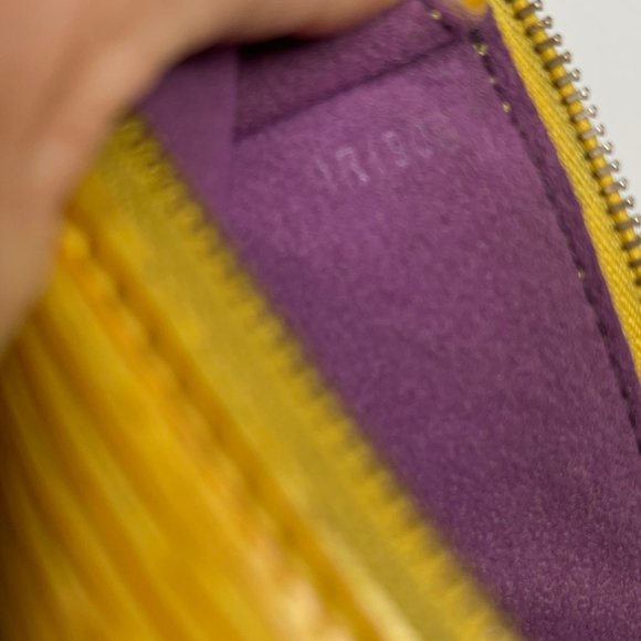 Auc Louis Vuitton Yellow Epi Leather Pochette Clutch Bag - Picture 3 of 11